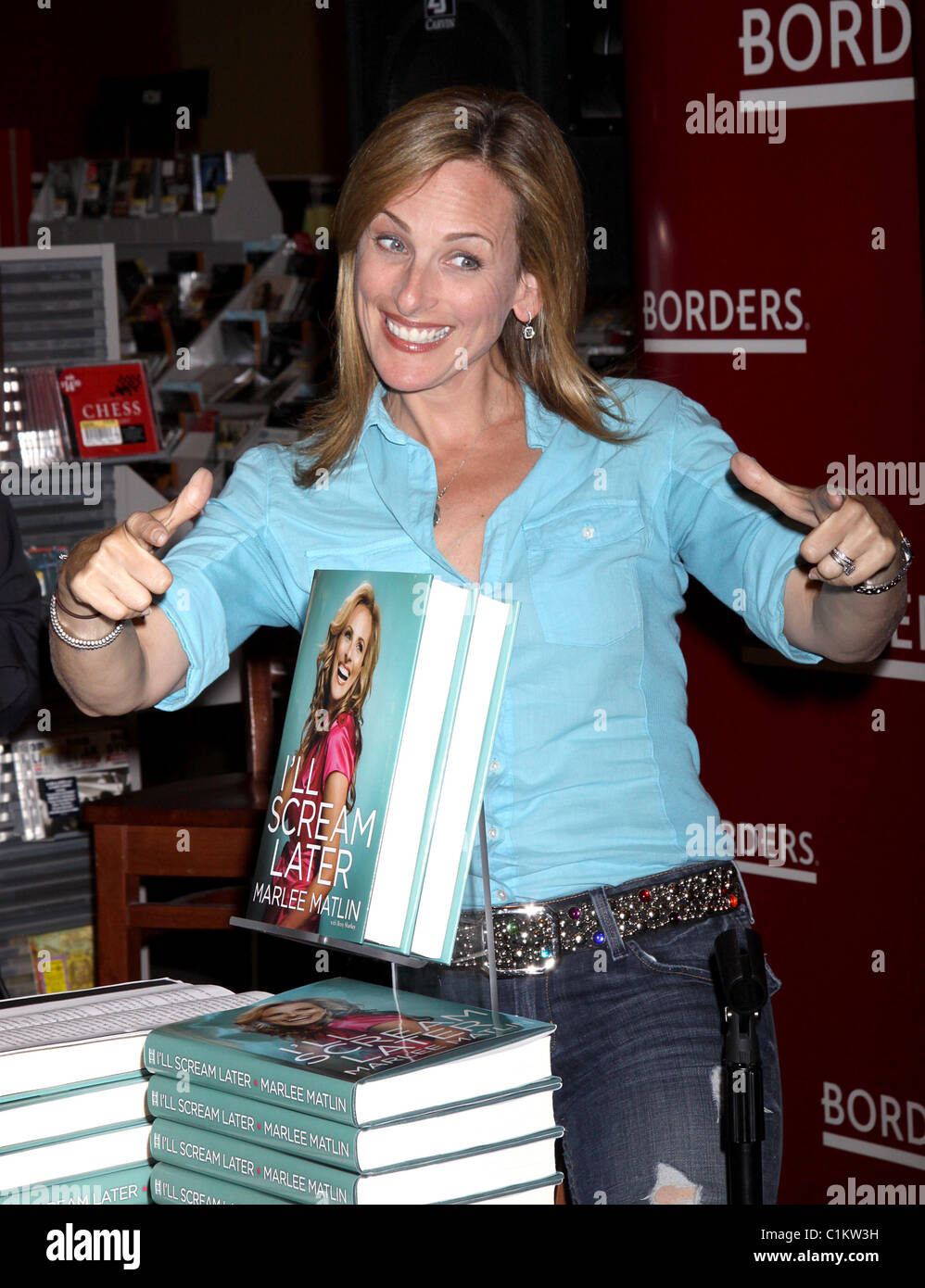 Marlee Matlin at her book signing 'I'll Scream Later' at Borders Books