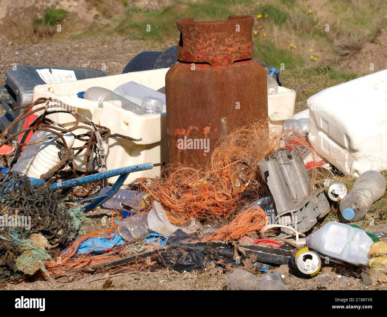 Rubbish washed up on Wanson beach, Bude, Cornwall, UK Stock Photo - Alamy