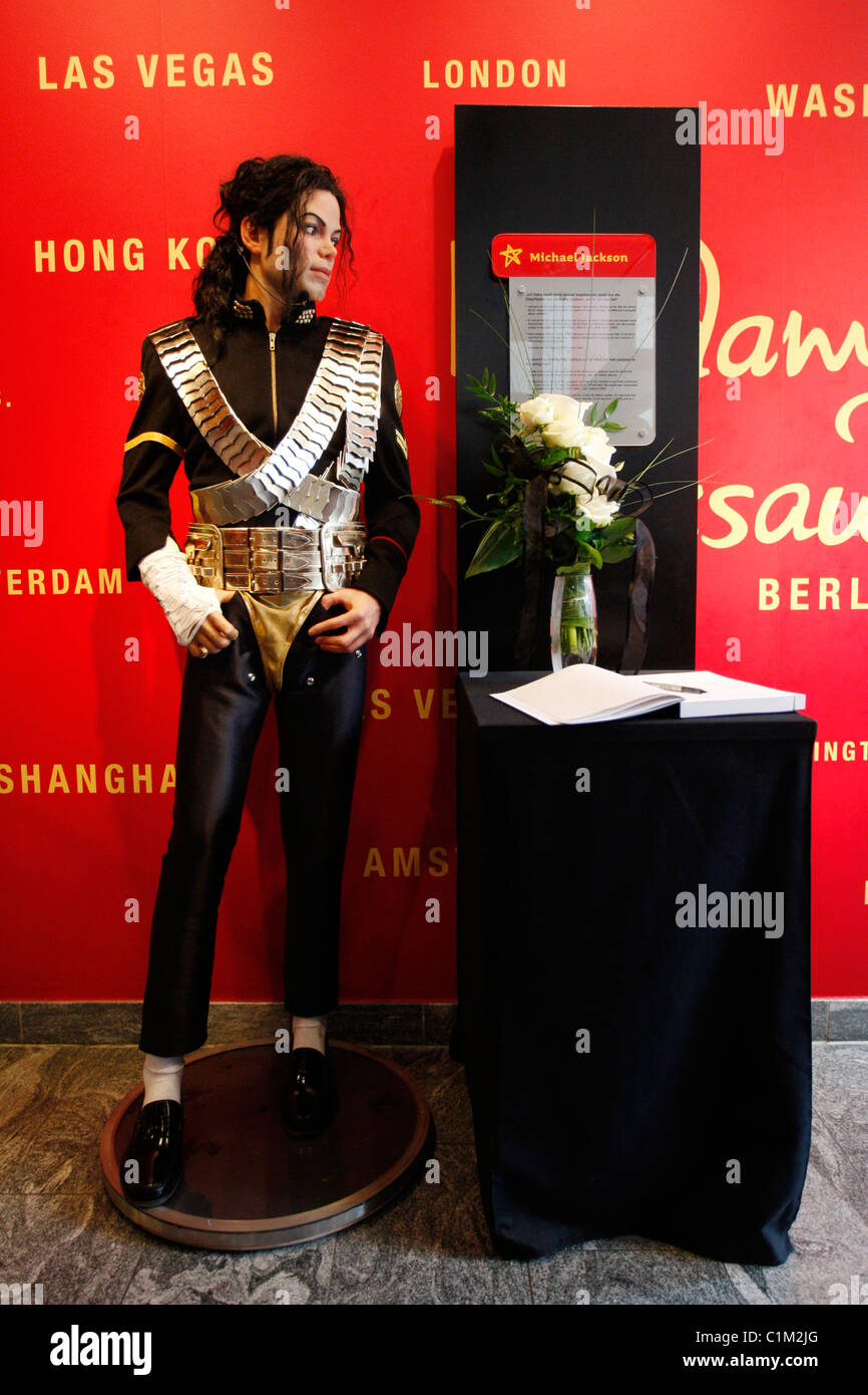 A waxwork model of Michael Jackson, as a book of condolence after the death  of Jackson is opened at Louis Tussaud's in Blackpool Stock Photo - Alamy