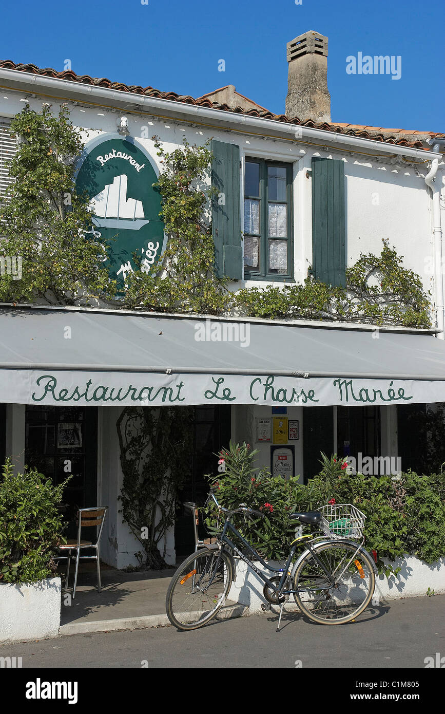 France, Charente Maritime, Re Island, Les Portes en Re, le Chasse Maree  restaurant Stock Photo - Alamy
