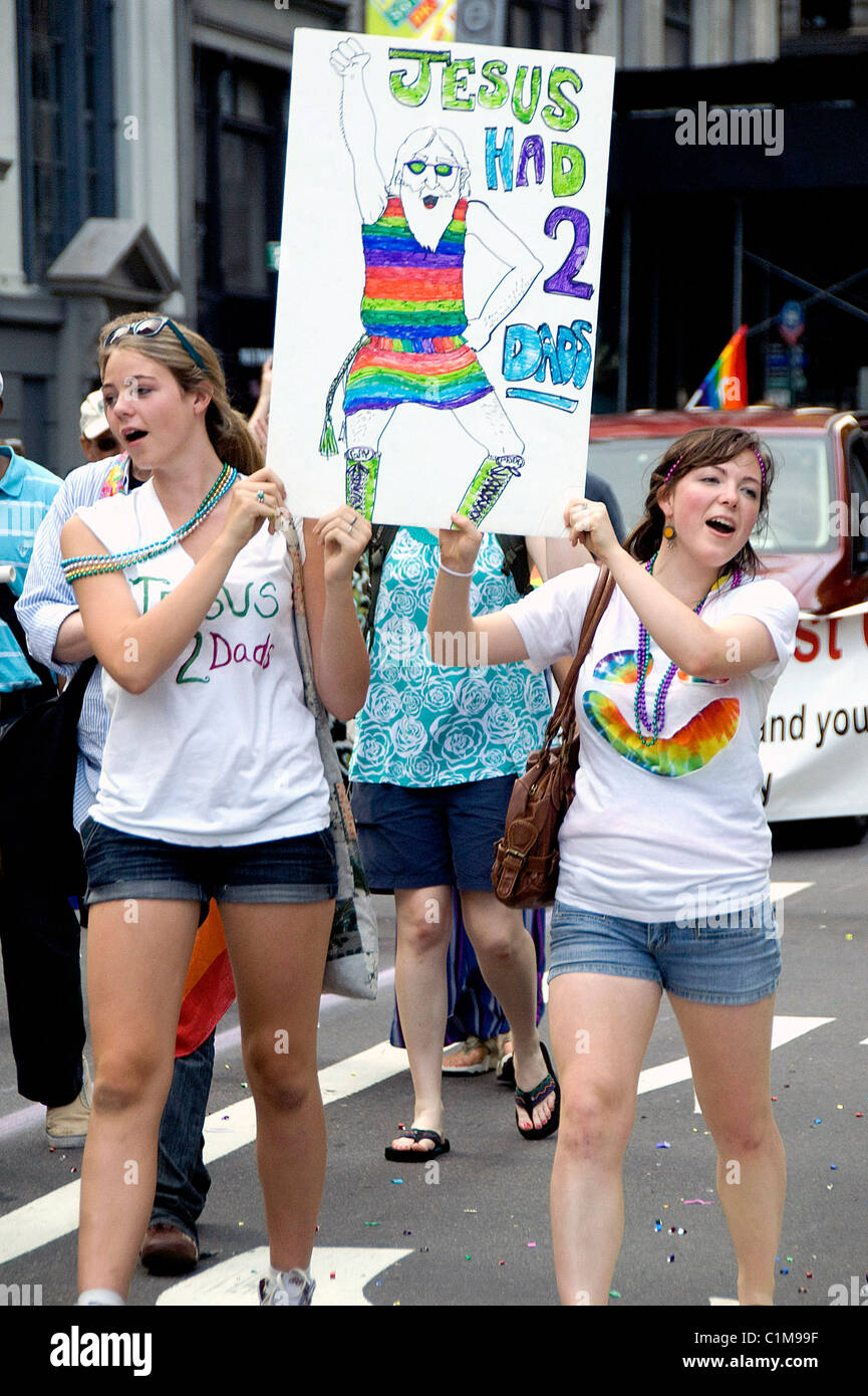 2009 new york city gay pride parade hi-res stock photography and images ...