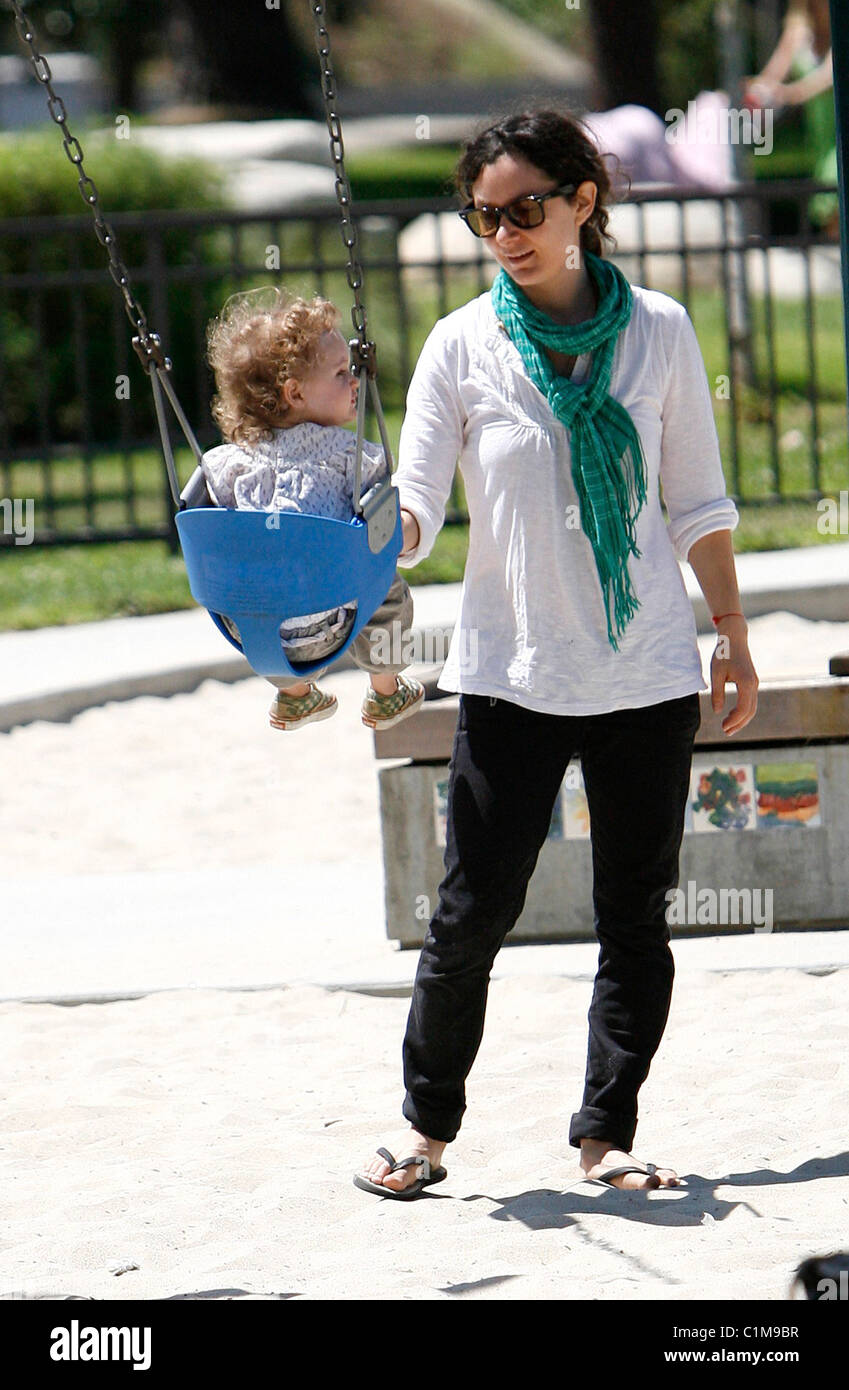 Sara gilbert and daughter hi-res stock photography and images - Alamy