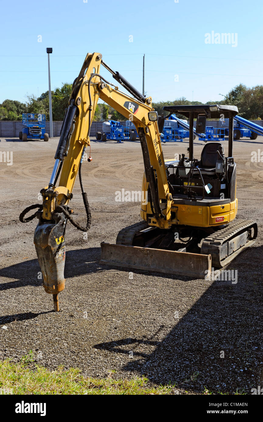 Industrial hydraulic breaking and demolition equipment cement road