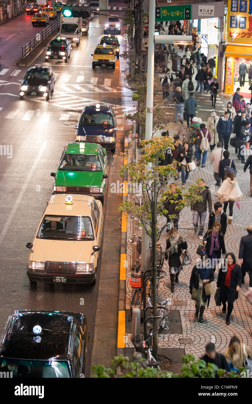 Overview of street and sidewalk, evening Rush Hour in Shinjuku, Tokyo Stock Photo