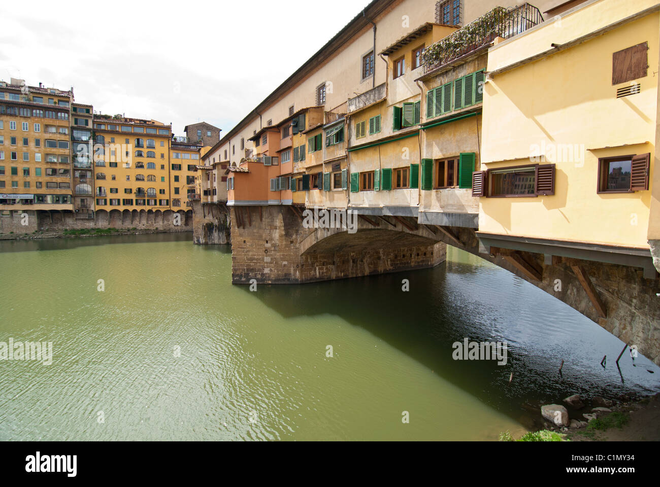 Side view of Ponte Vecchio in Florence, Italy Stock Photo - Alamy