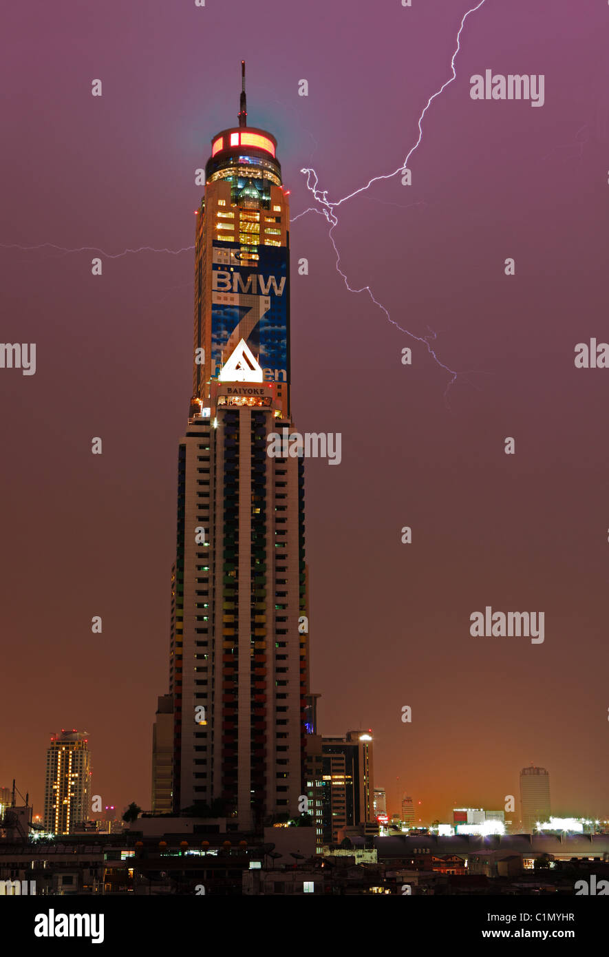 Lightning strike building hi-res stock photography and images - Alamy