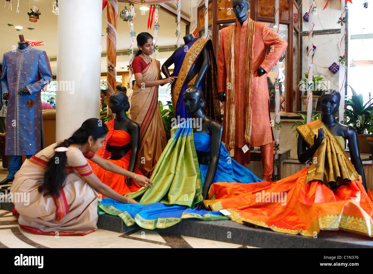 India Window Dresser In A Sari Shop Stock Photo 35498938 Alamy