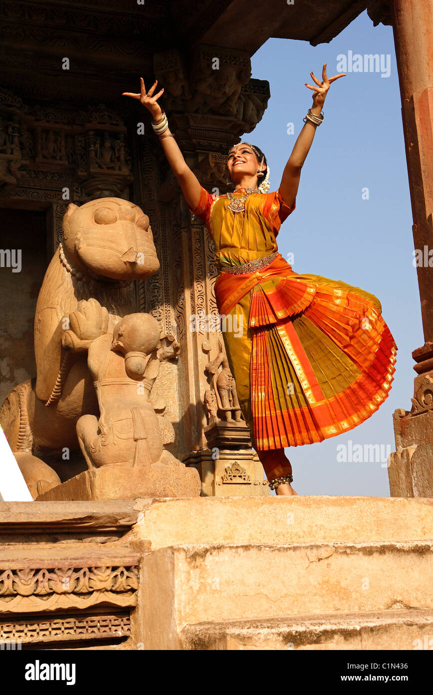 India, Madhya Pradesh, Khajuraho, photo call for a Bharatanatyam's dancer of the festival of dance Stock Photo