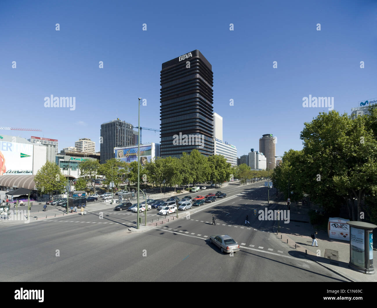 Azca Komplex, vorne der Turm der Bank von Bilbao, dahinter der weiße Turm Torre Stock Photo