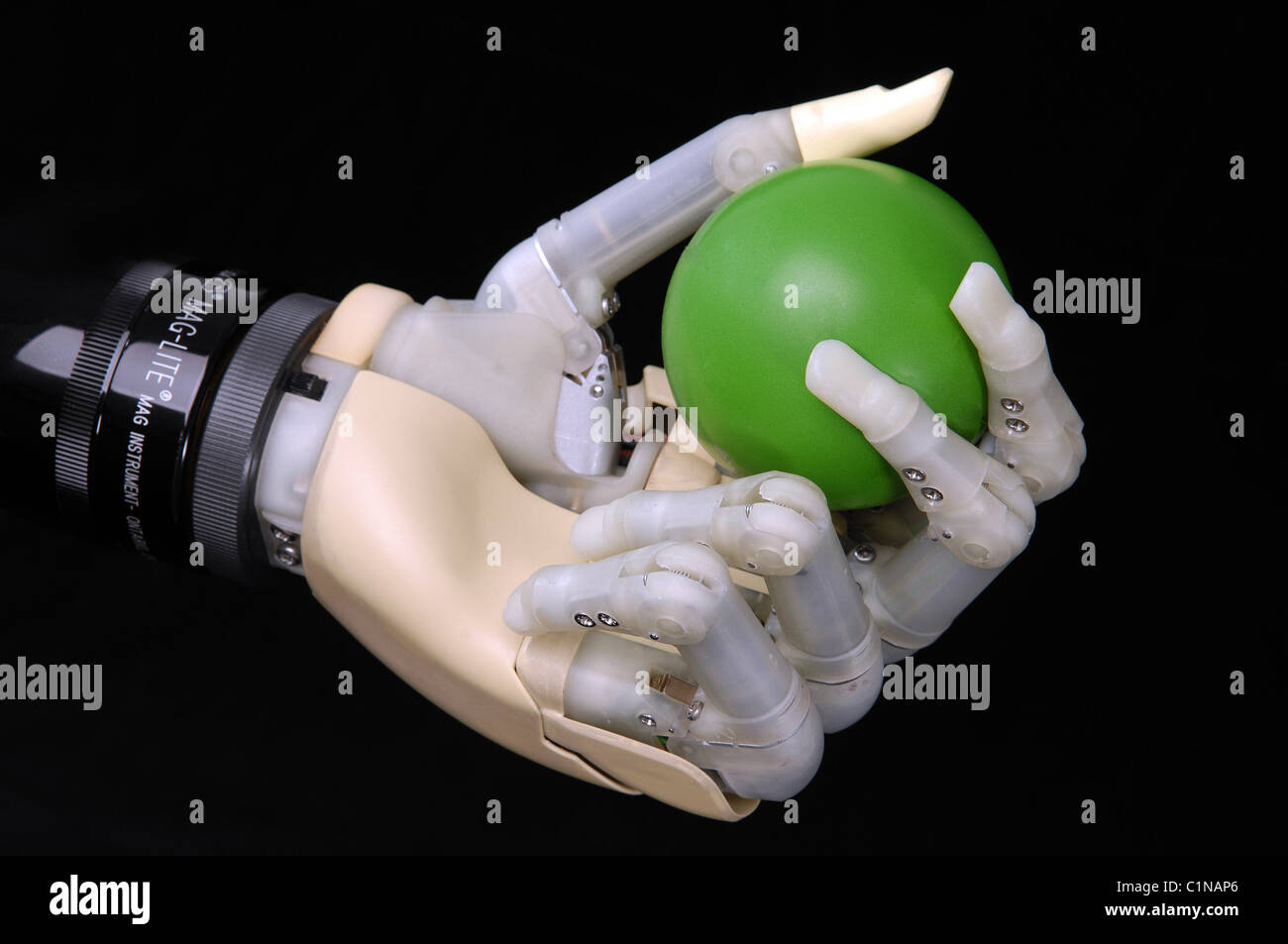 Датчанину деннису аабо. Биоэлектрический протез руки. Медицин протезирование. Искусственная рука. Современные медицинские протезы.