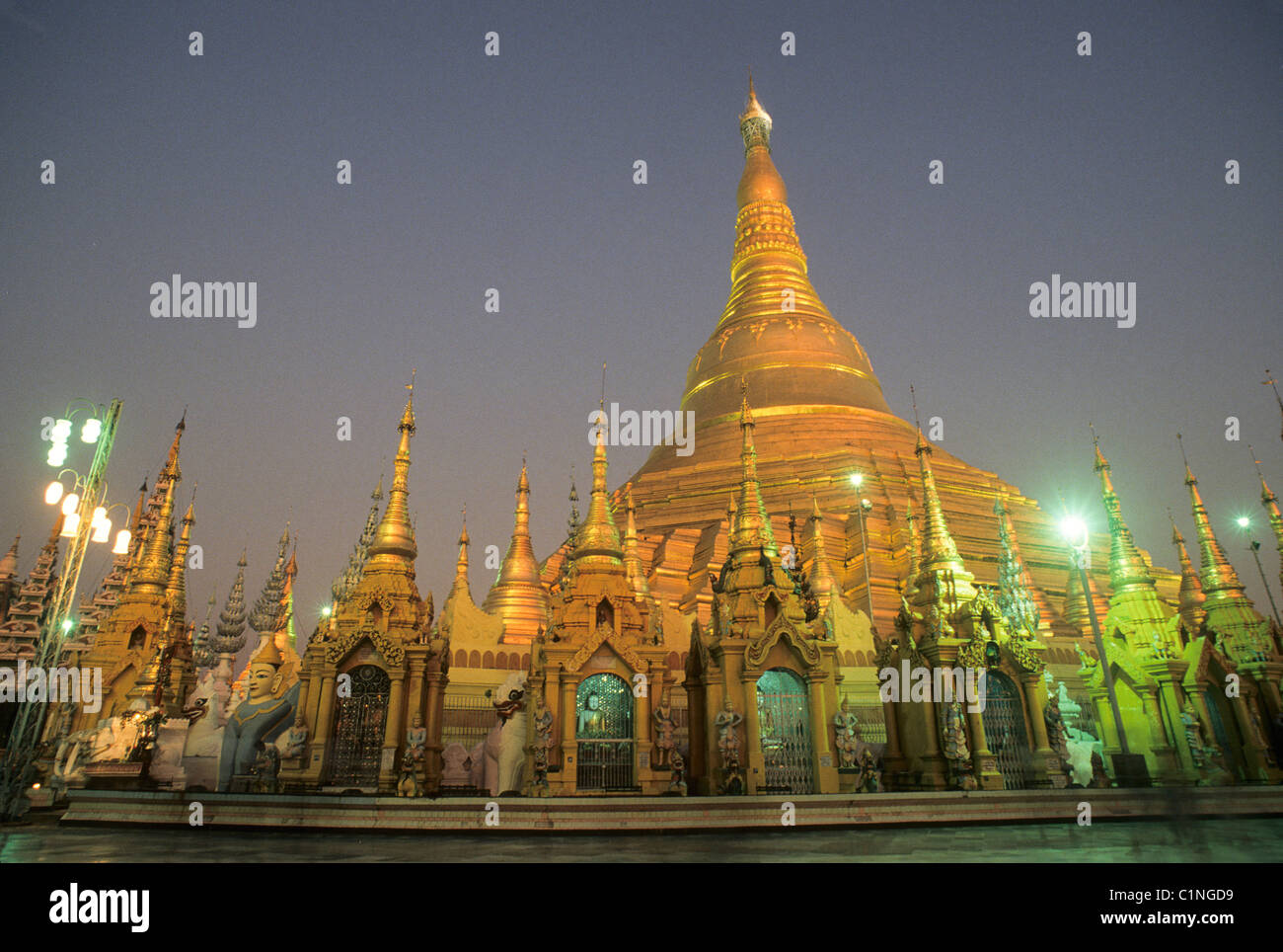 Elk130-1287 Myanmar (Burma), Yangon (Rangoon), Shwedagon Pagoda Stock Photo