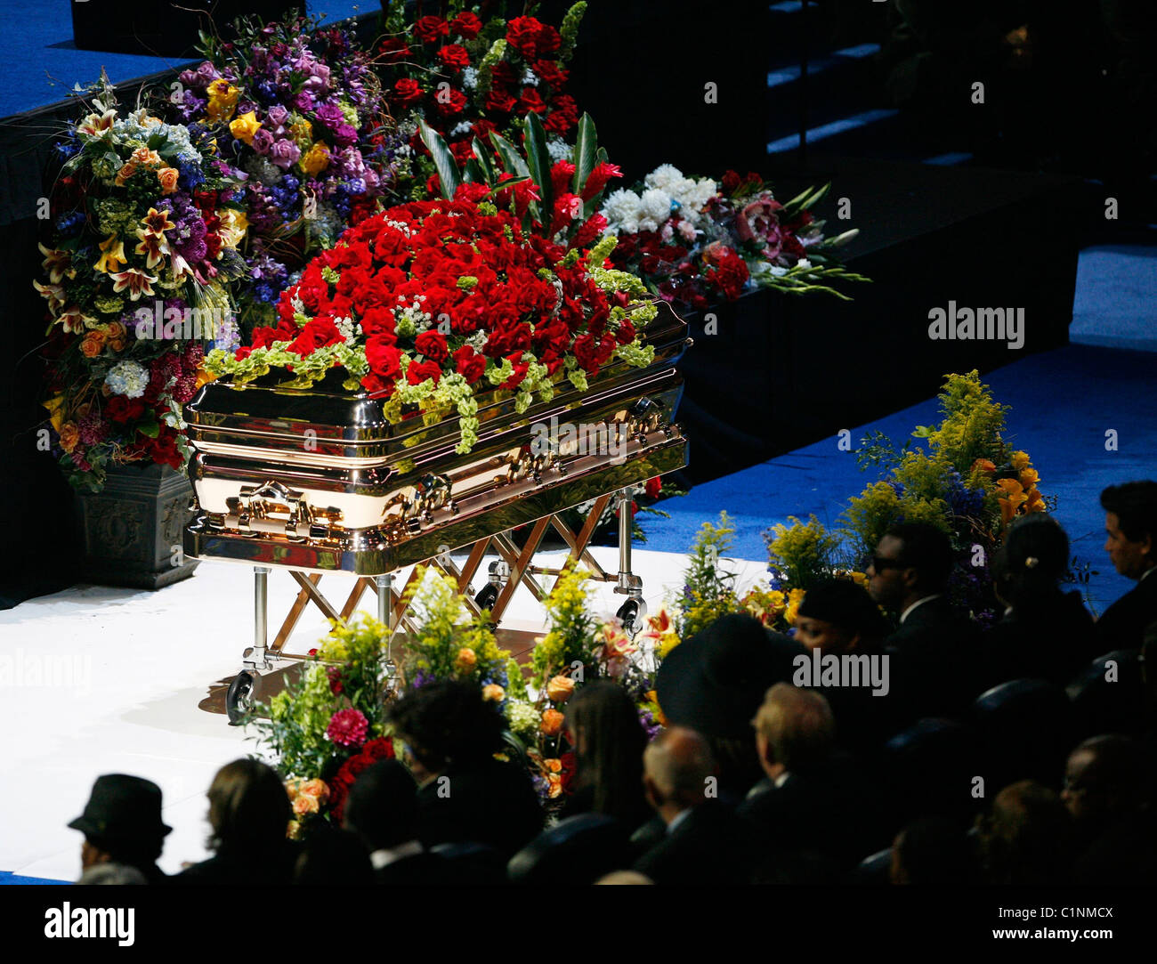 Michael Jackson's brothers (L-R) Randy, Marlon, Tito, Jermaine, and Jackie  carry his casket out of the Staples Center following memorial services for  pop star Michael Jackson Stock Photo - Alamy