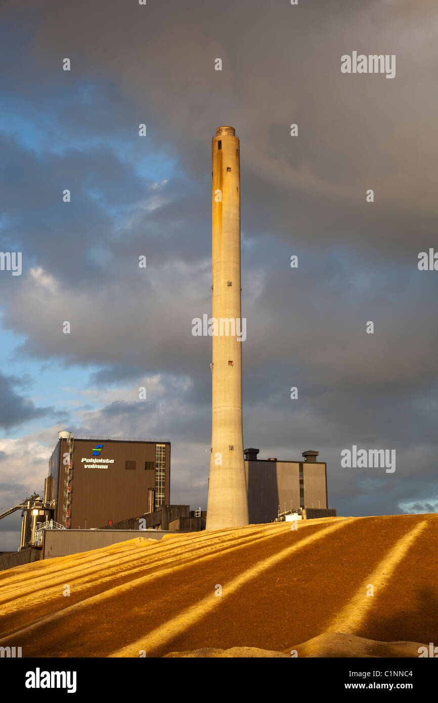 Peat burning power plant producing electricity and heat . Uses peat