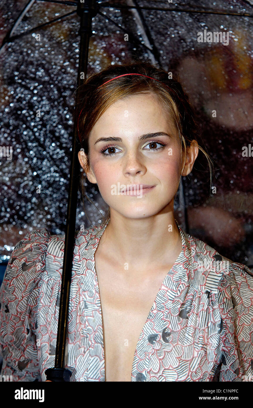 Emma Watson World Premiere Of Harry Potter And The Half