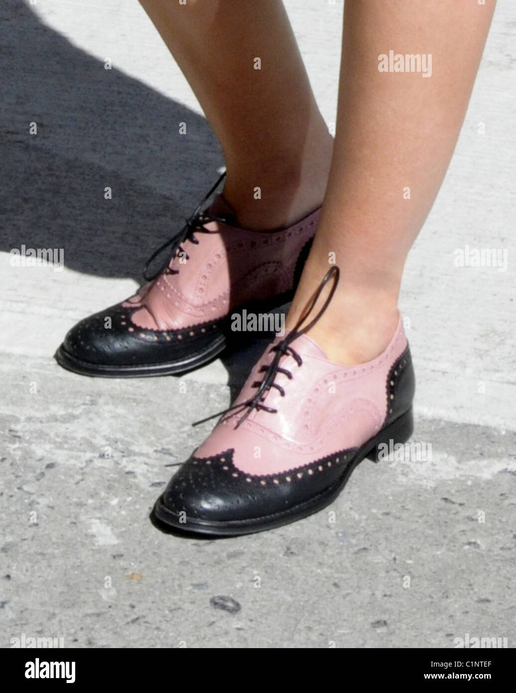 Emma Watson shoes outside the Ed Sullivan Theatre for the 'Late Show With  David Letterman' New York City, USA - 08.07.09 Stock Photo - Alamy