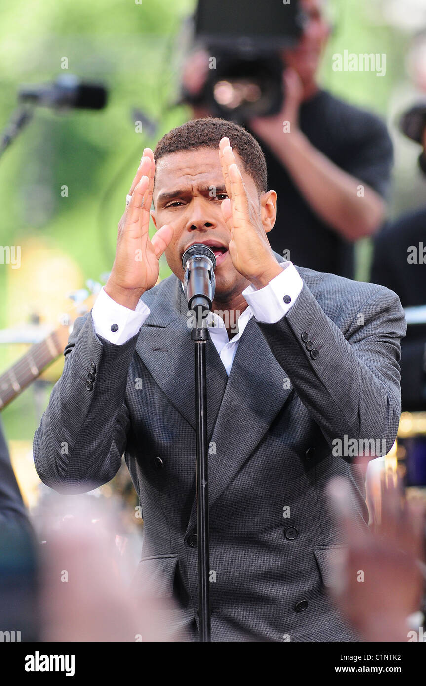 Singer Maxwell performing on the CBS Early Show Summer Concert Series