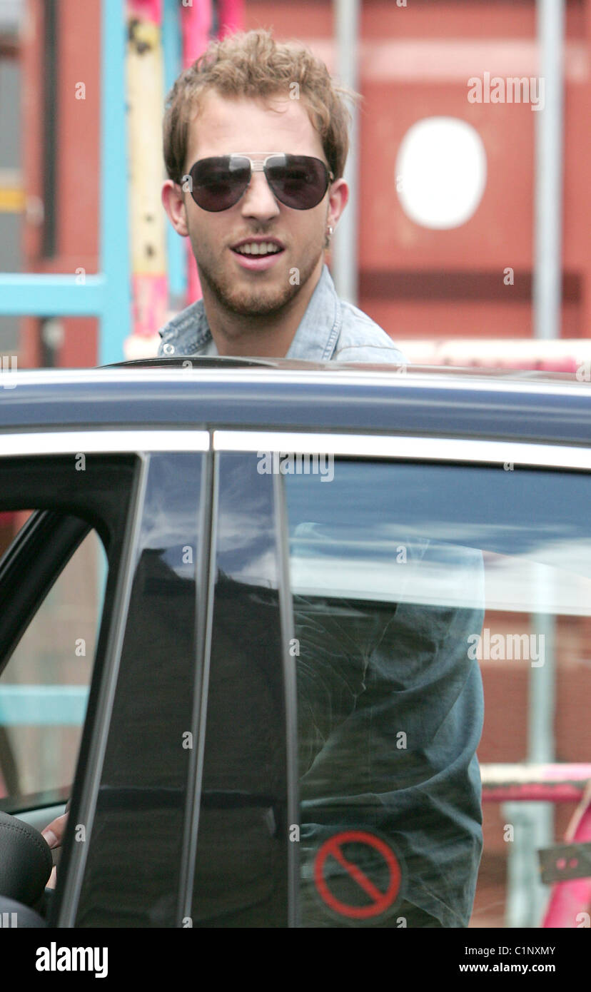 James morrison 090709 paparazzi hi-res stock photography and images - Alamy, image size:828x1390