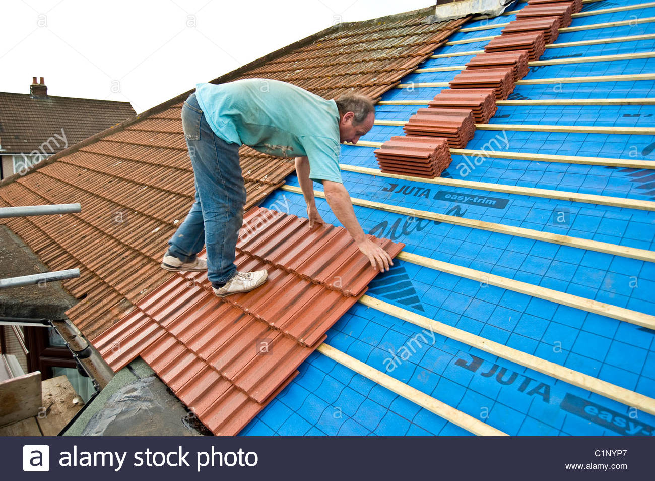 Roofing Ridge Tiles Stock Photos & Roofing Ridge Tiles Stock Images Alamy