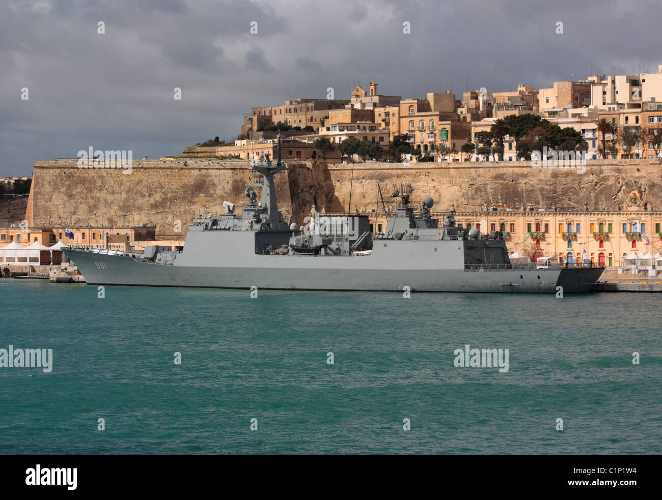 The South Korean destroyer Choi Young in Malta after evacuating South Korean nationals from Libya, 5 March 2011 Stock Photo