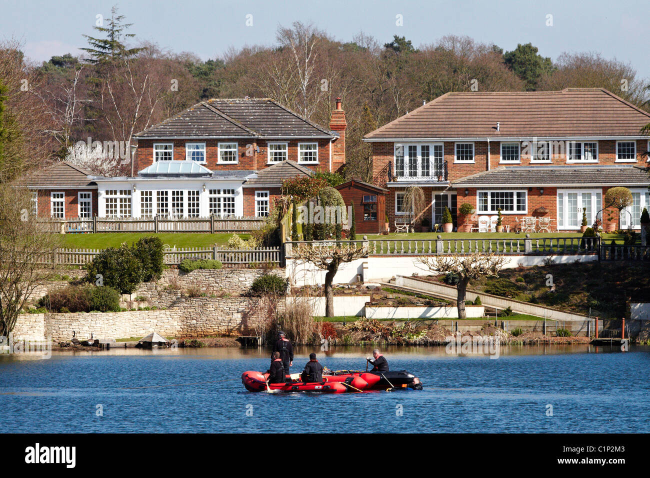 Divers recover a body, thought to be Alfie Skelton from Heathfield Pond in Cobham, Surrey. Stock Photo