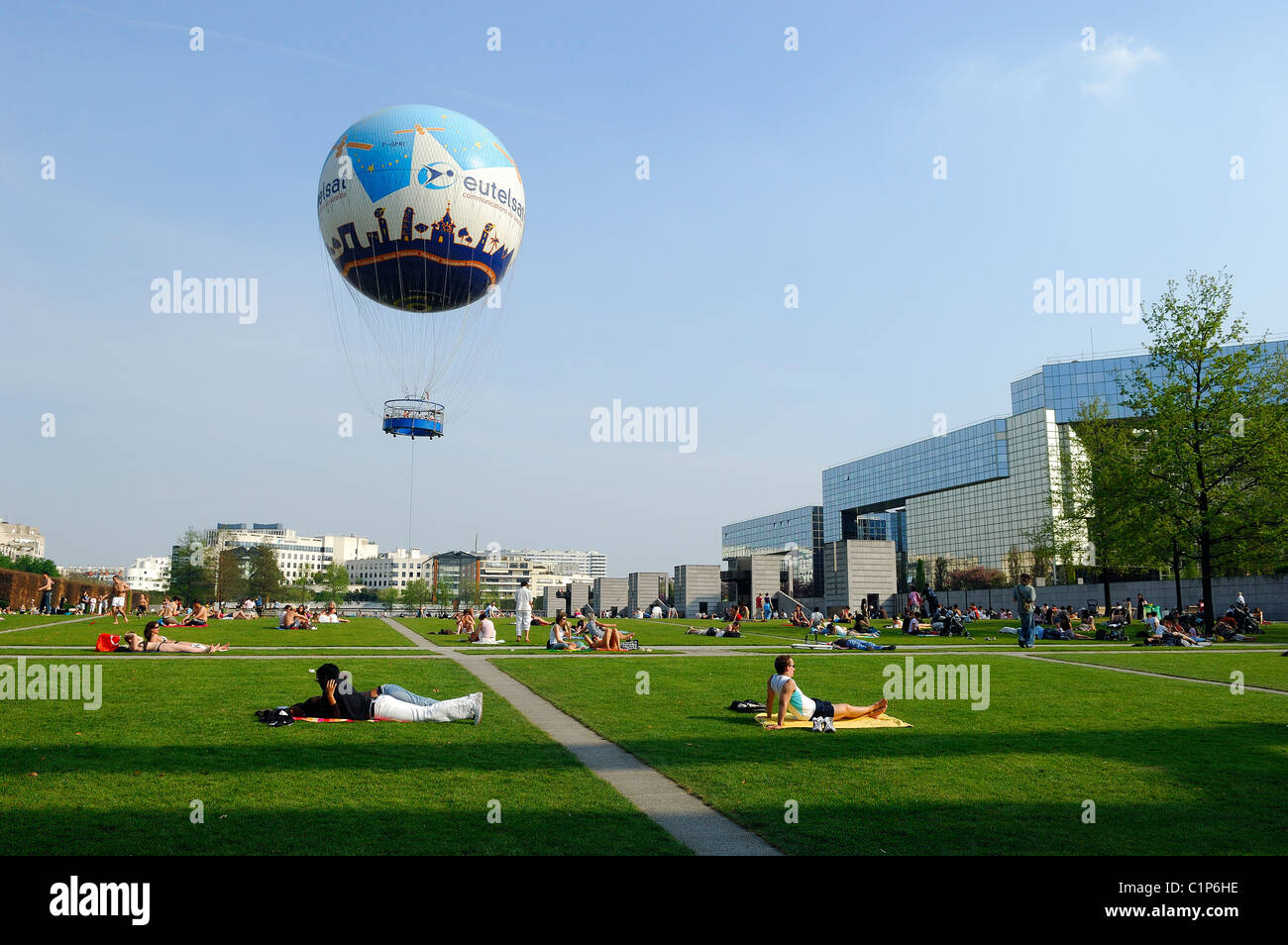France, Paris, Parc Andre Citroen, Eutelsat hot air balloon Stock Photo -  Alamy