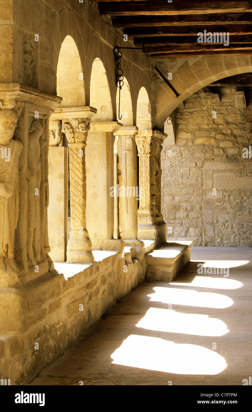 France Drome Saint Donat Sur L Herbasse Cloister Stock Photo Alamy france-drome-saint-donat-sur-l-herbasse-cloister-stock-photo-alamy