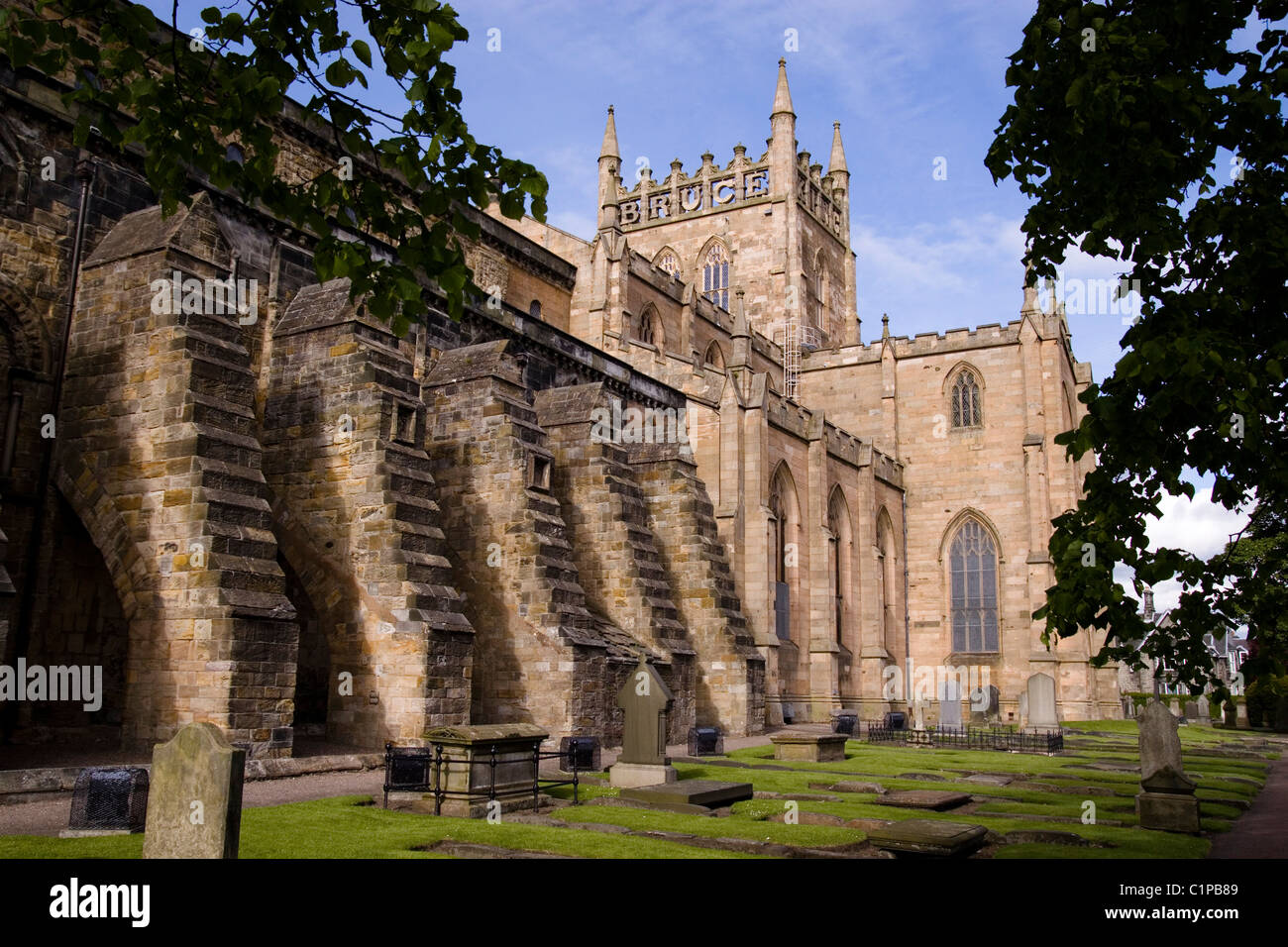 Scotland, Fife, Dunfermline Abbey and graveyard Stock Photo