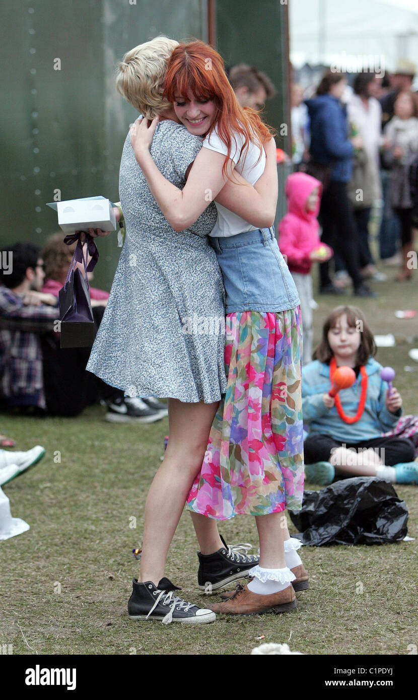 Florence Welch hugs her sister Grace The Lovebox Weekender 2009 - Day 1  London, England - 18.07.09 Stock Photo - Alamy