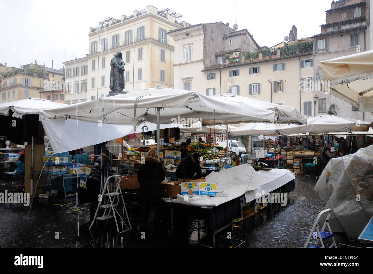 Market Square Rome Ancient rome market square hi-res stock photography and images - Alamy