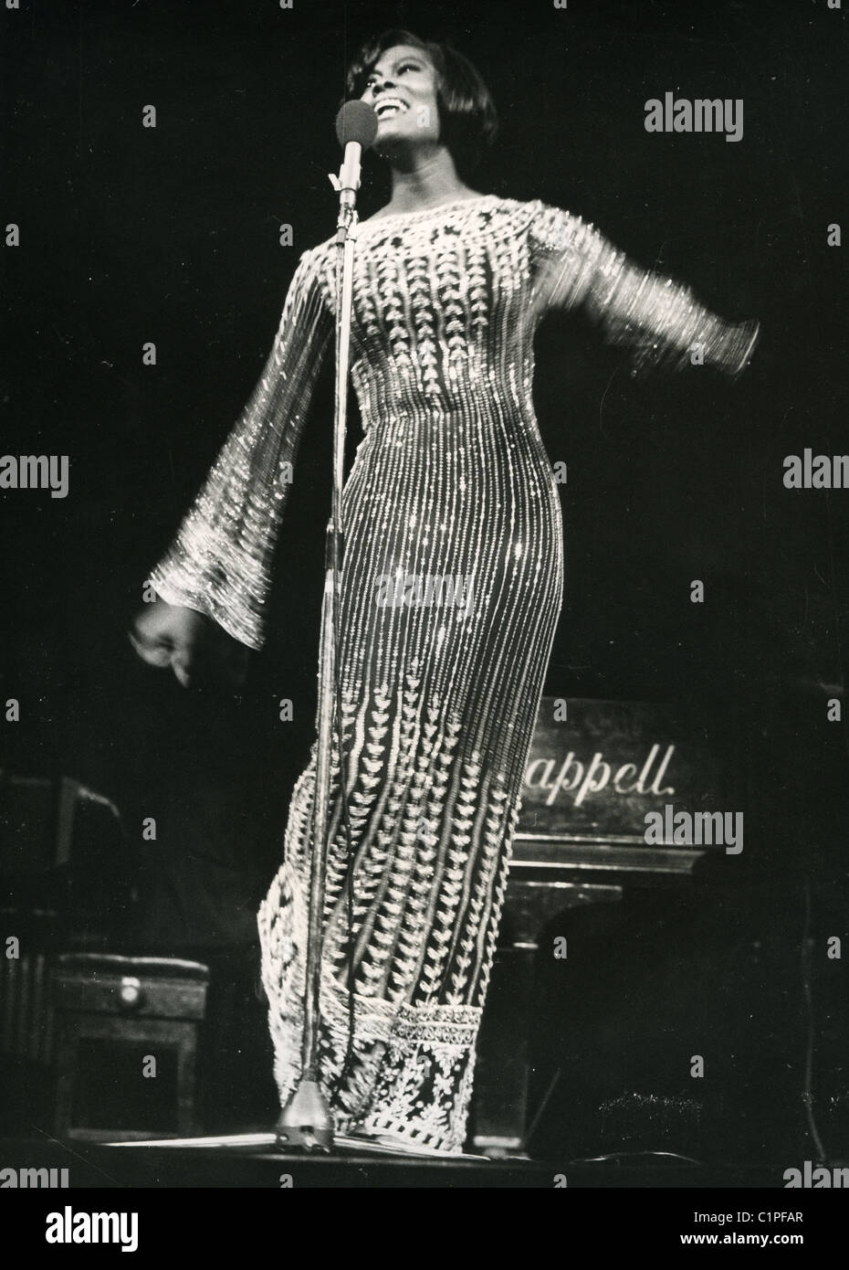 DIONNE WARWICK US singer about 1975 Stock Photo - Alamy