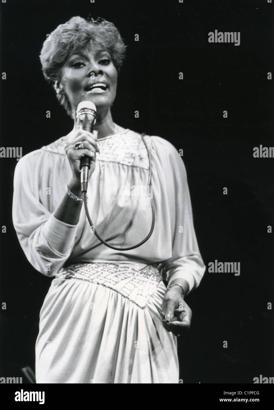 DIONNE WARWICK US singer Stock Photo - Alamy