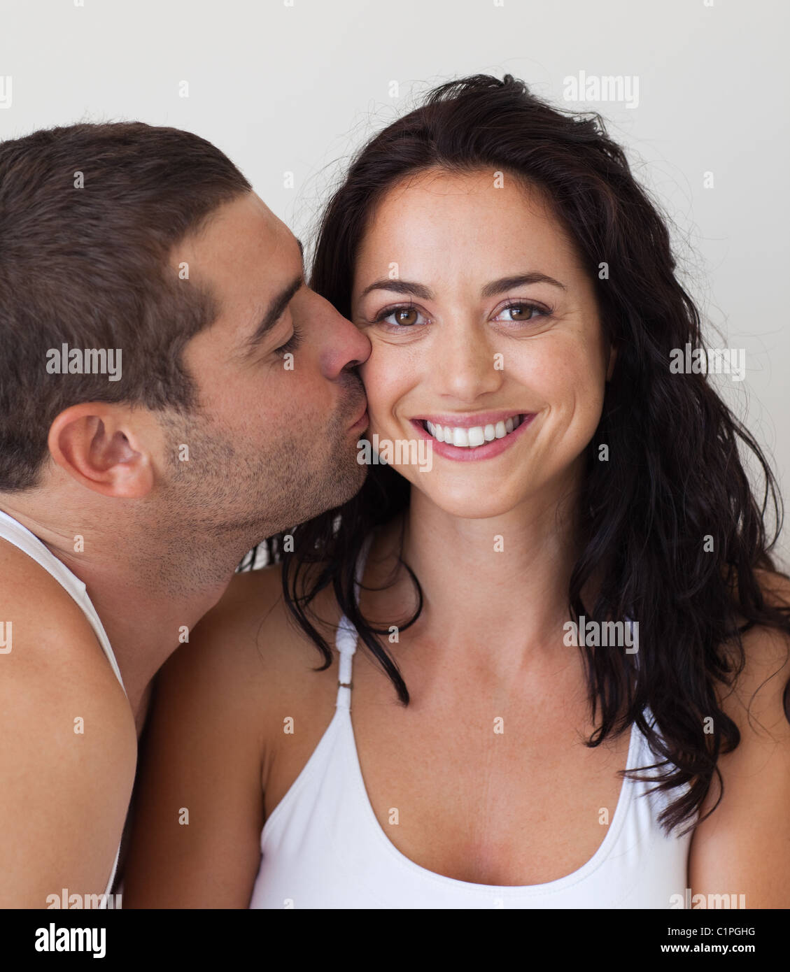 Newly weds kissing hi-res stock photography and images - Alamy