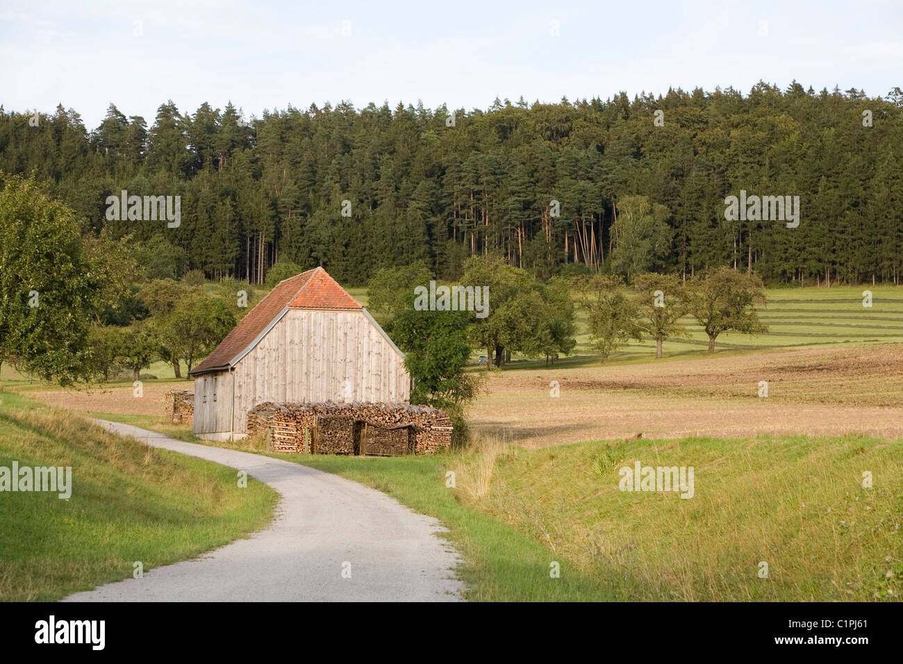 Field barn road hires stock photography and images Alamy