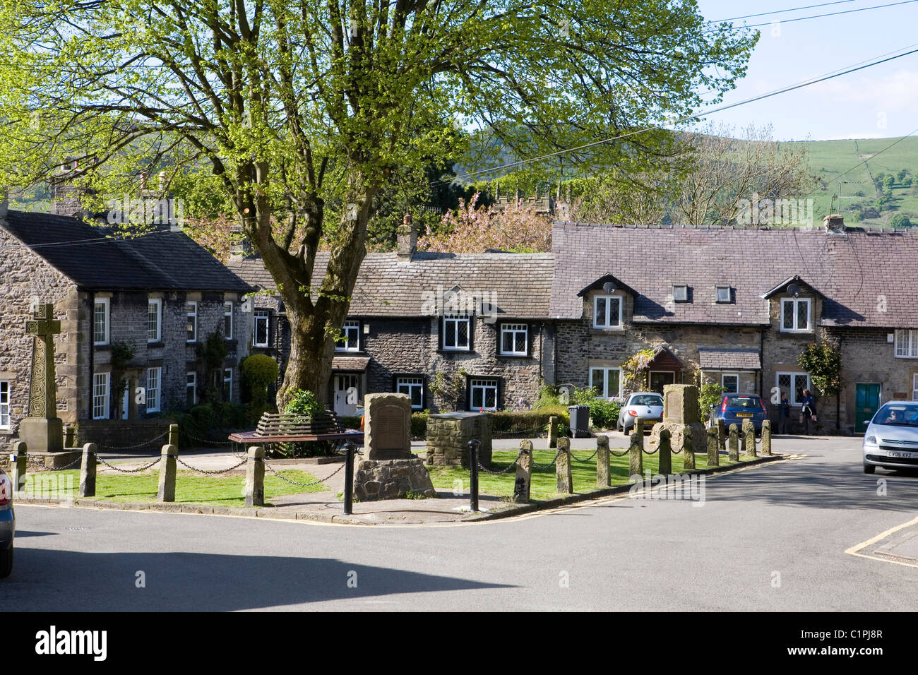 England, Derbyshire, Castleton, houses overlooking market square in village Stock Photo