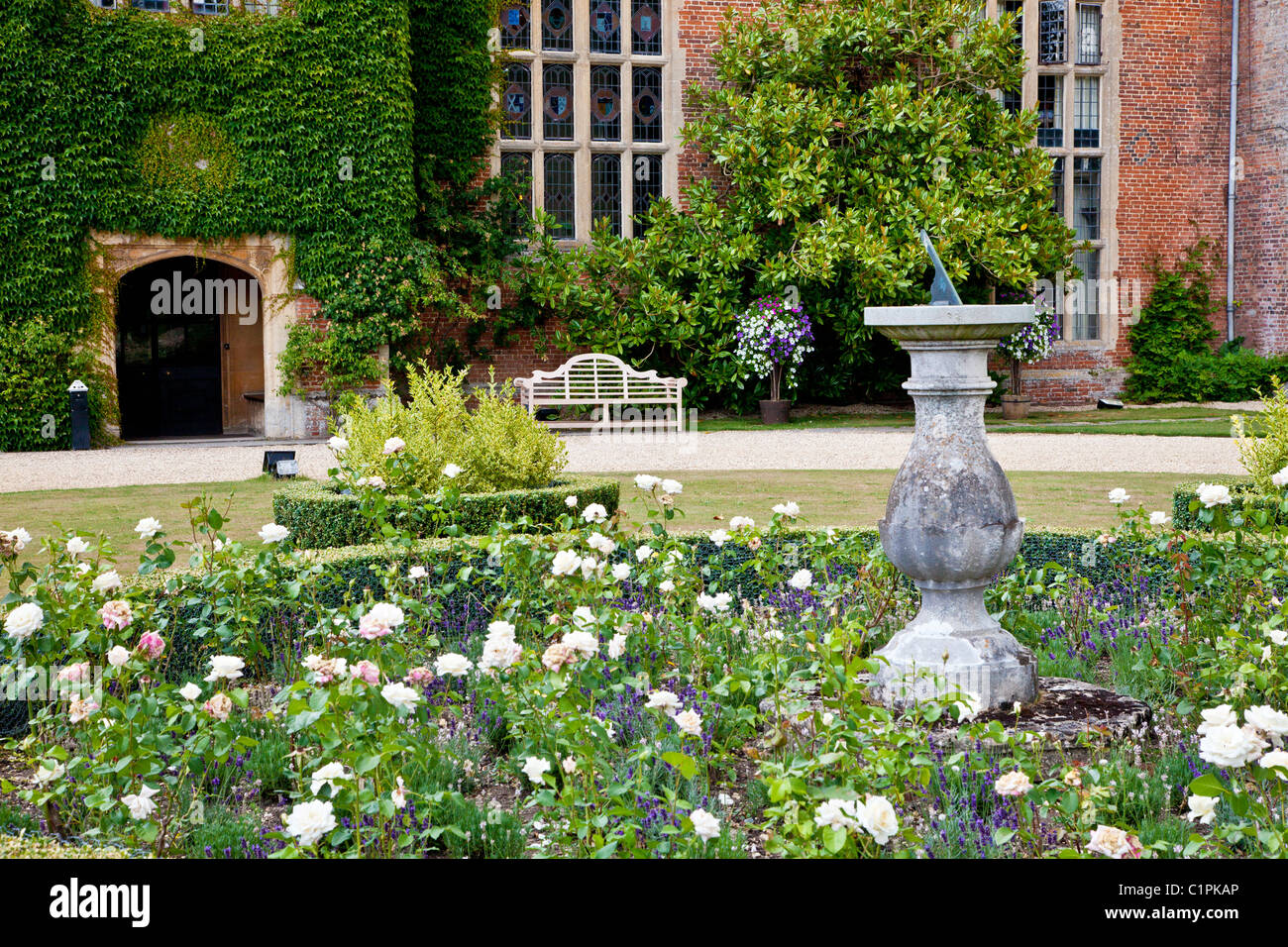 Gravel driveway uk hires stock photography and images Alamy