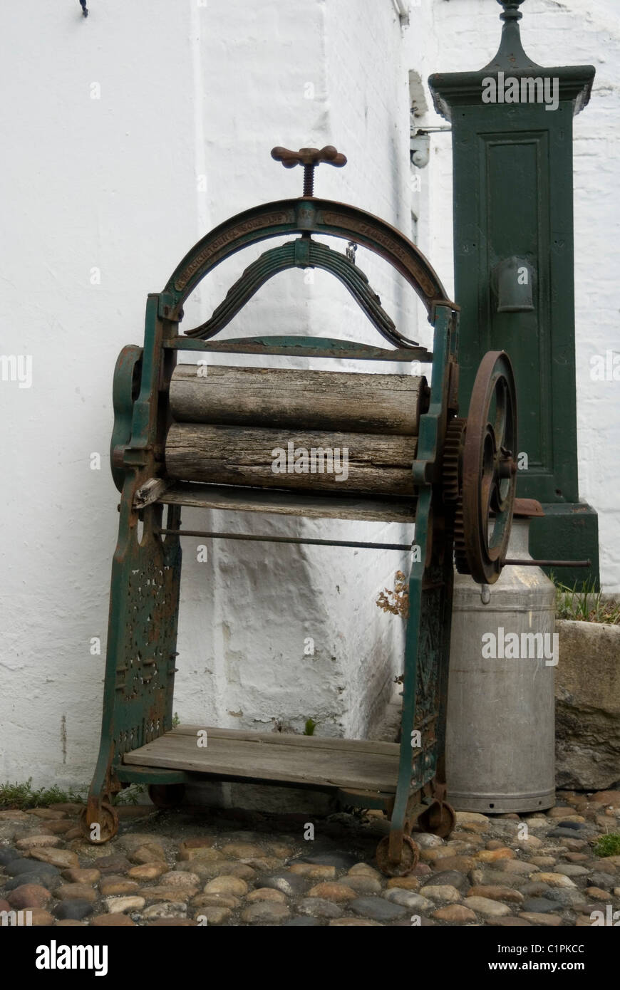 Mangle laundry hires stock photography and images Alamy