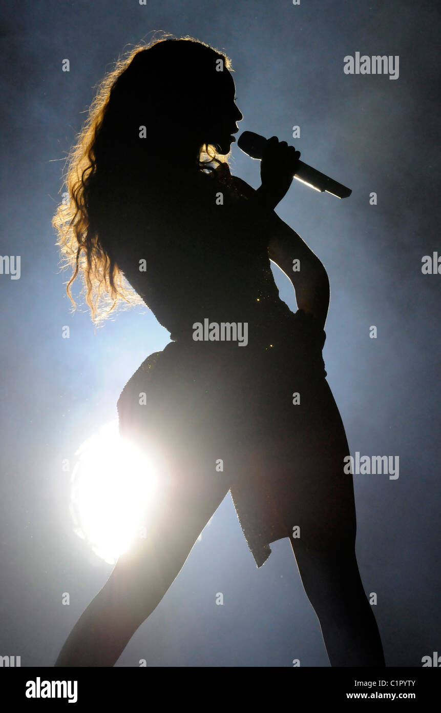 Beyonce performing live at the Staples Center Los Angeles, California ...