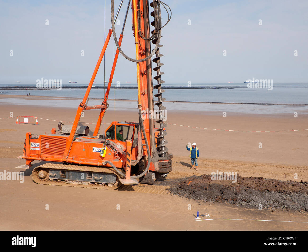 Piling with rig hi-res stock photography and images - Alamy
