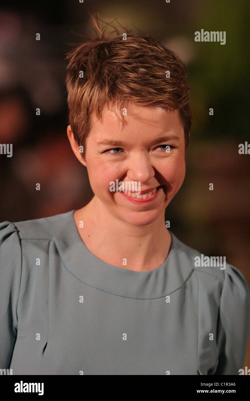 Anna Maxwell Martin World Premiere Of Becoming Jane At The Odeon West End London England 04 03 07 Stock Photo Alamy