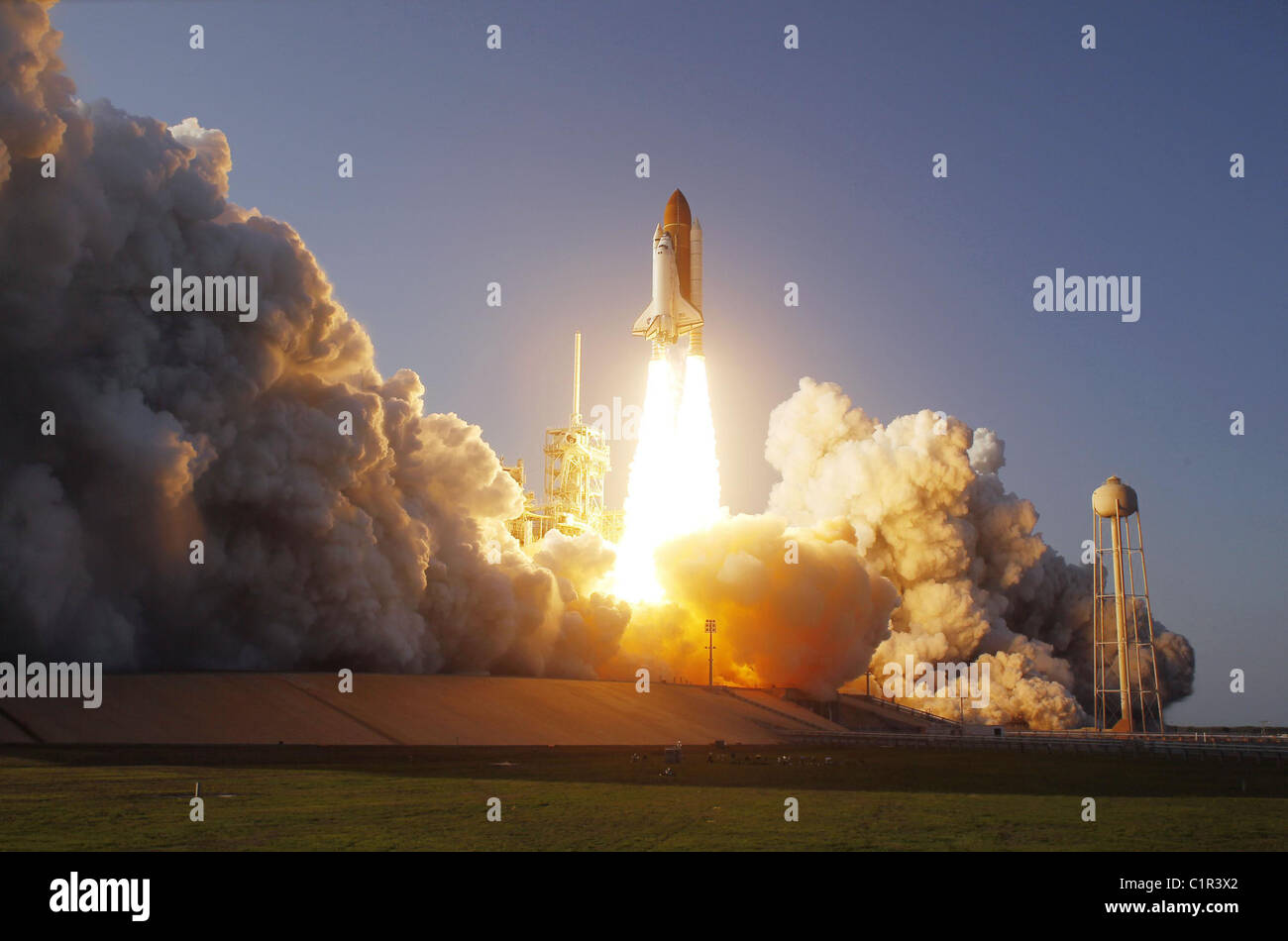 space shuttle Discovery lifts off Launch Pad 39A at NASA's Kennedy Space Center in Florida Stock Photo