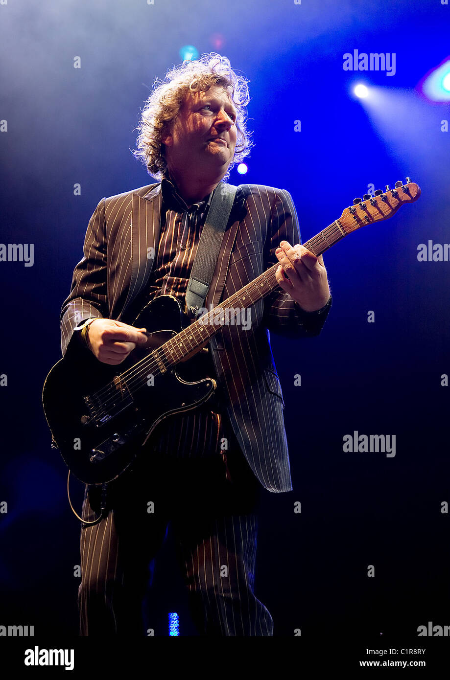 glenn-tilbrook-of-squeeze-performing-in-concert-at-the-liverpool-echo