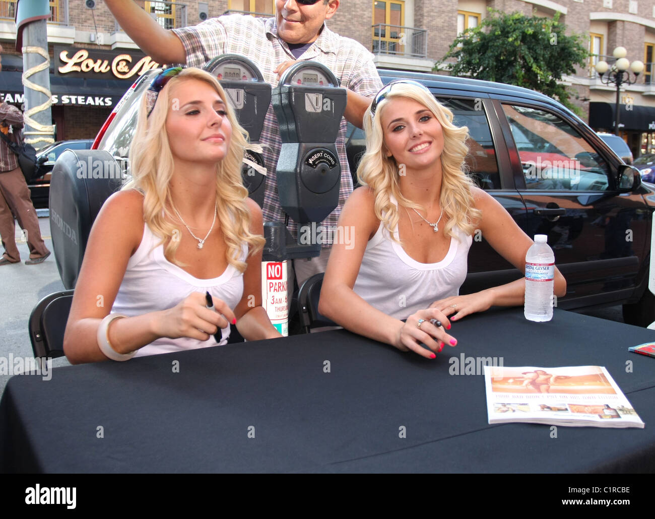 Karissa and Kristina Shannon signing autographs at Comic-Con 2009 San ...