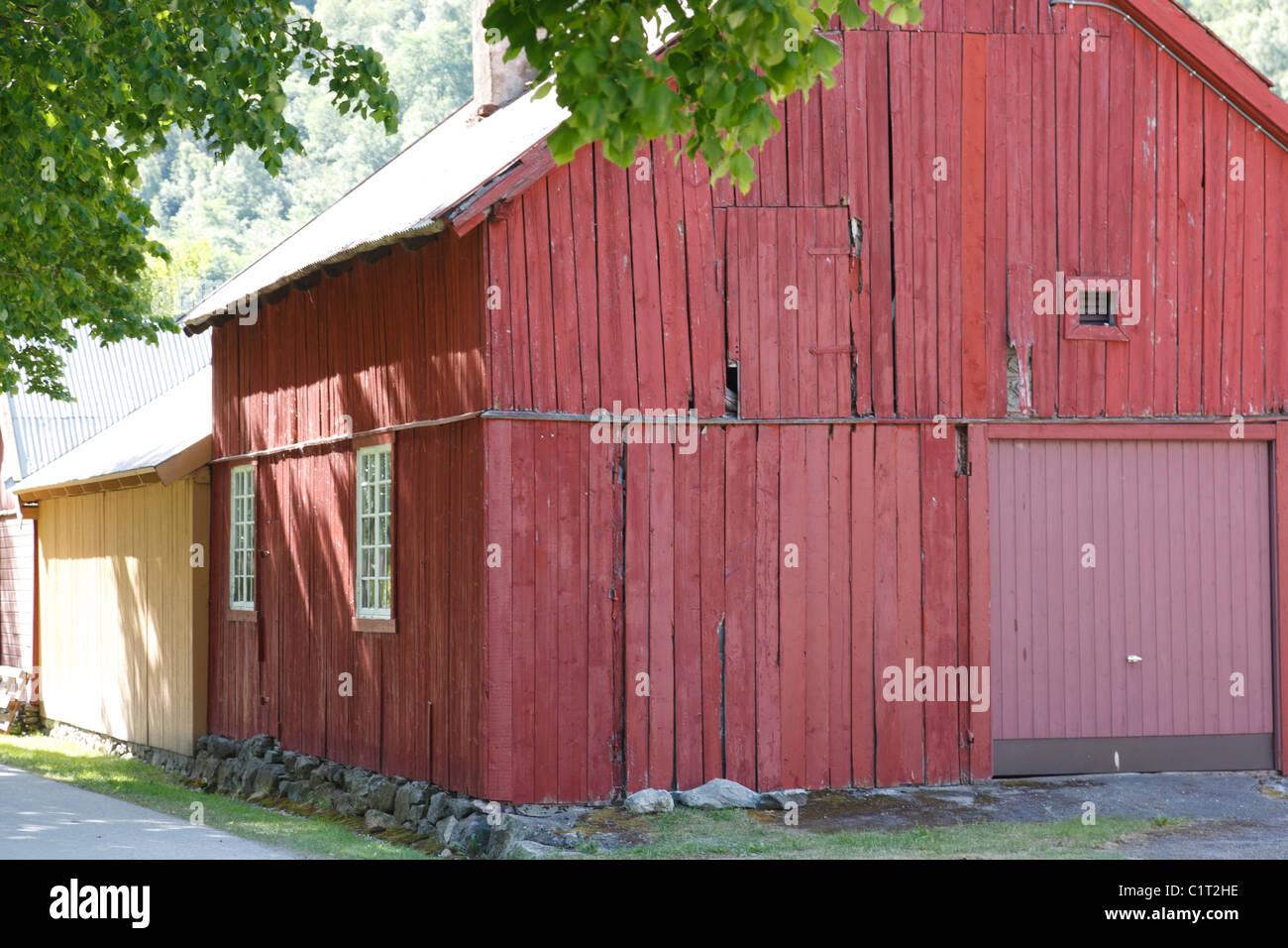 Red wood wooden house houses hi-res stock photography and images - Alamy