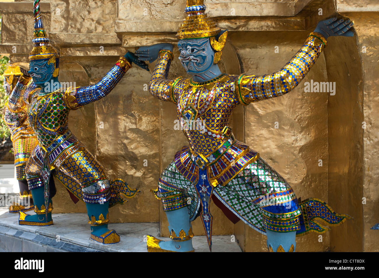 Statues Swathed Those mosaic-encrusted, gilded statues swathe the beautiful pagodas at ...