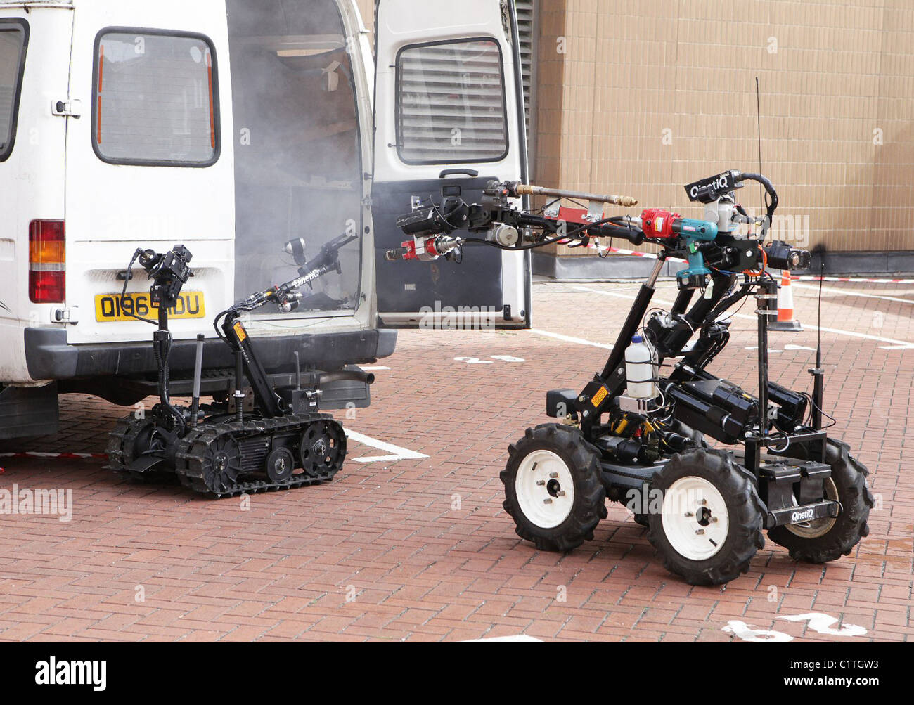 The first firefighting robot in America is here -- and it has already  helped fight a major fire in Los Angeles - CNN