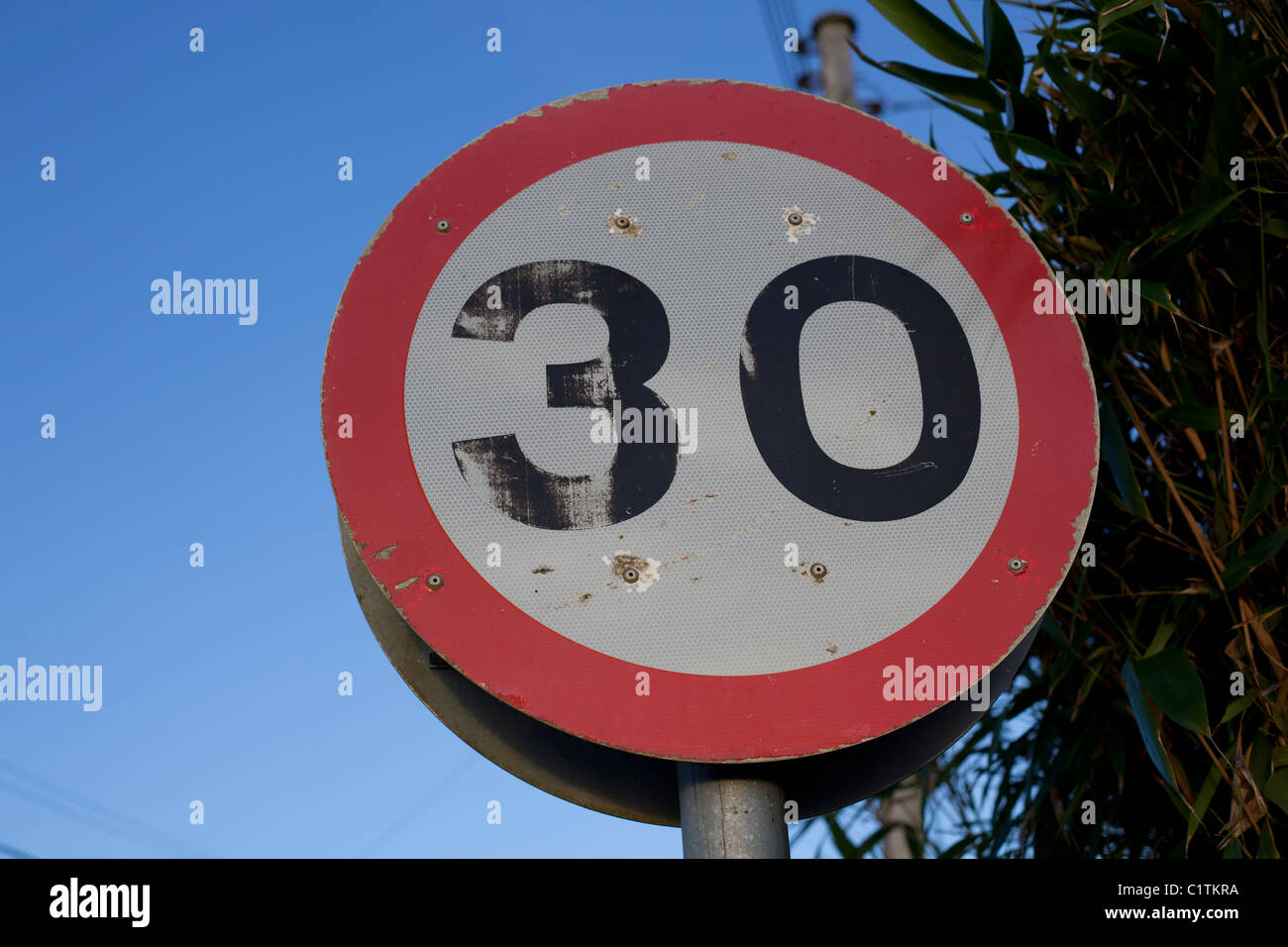 30 miles an hour speed limit sign Stock Photo - Alamy