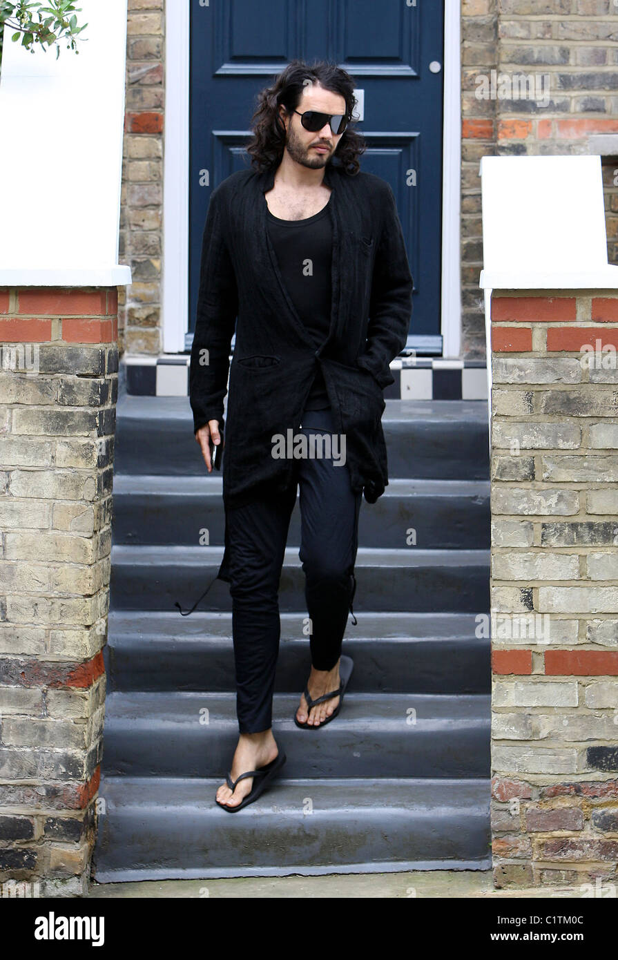 Cardigan russell brand 2 030809 hi-res 