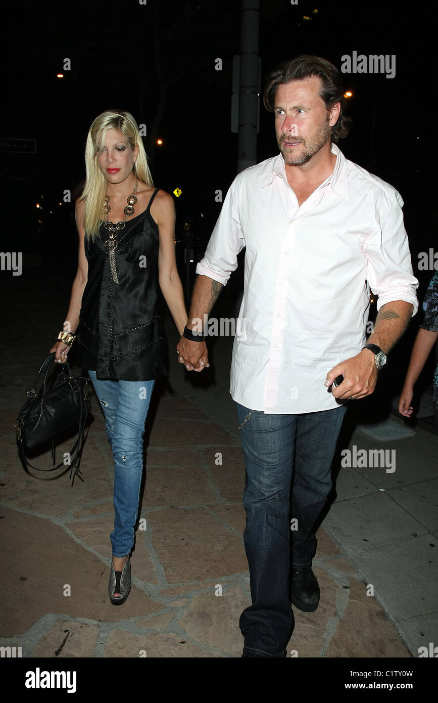 Tori Spelling and Dean McDermott attend 