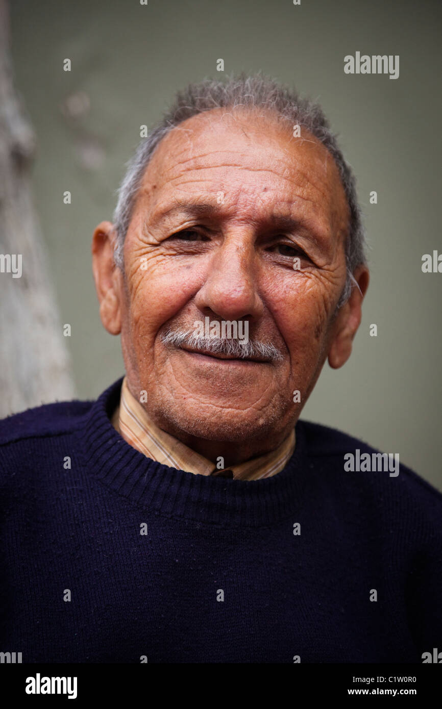 Group portrait of several young guys and one elderly man near stall with  turkish bagel at Taksim in Beyoglu, Istanbul Stock Photo - Alamy