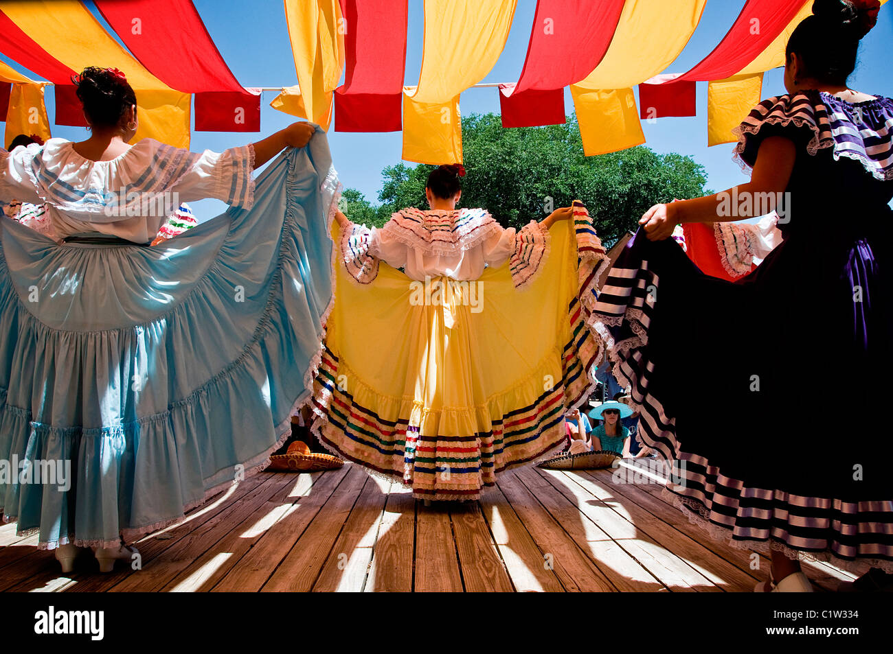 Dancing At Rancho Baile folklorico hi-res stock photography and images - Alamy